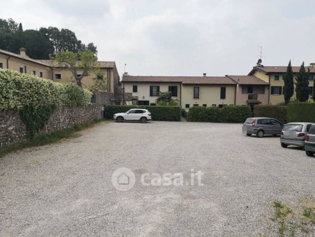 Garage/posto auto in residenziale in Via Piovezzano Vecchia