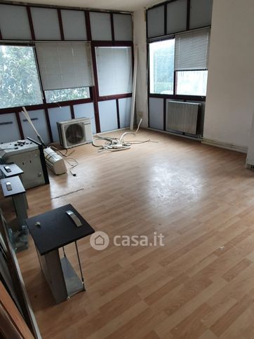 Ufficio in commerciale in 