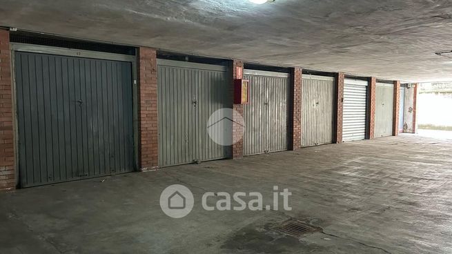 Garage/posto auto in residenziale in Viale Papa Giovanni XXIII 26