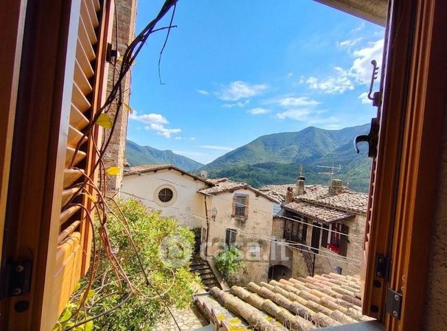 Casa indipendente in residenziale in 