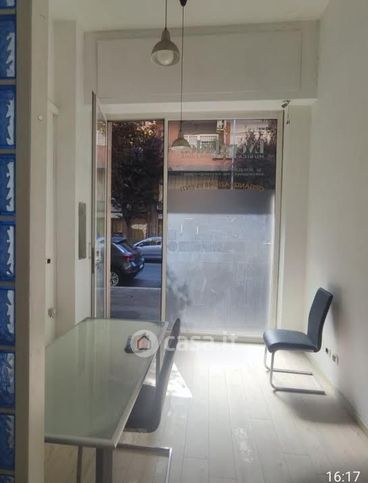 Negozio/locale commerciale in commerciale in Via Giuseppe Pianigiani