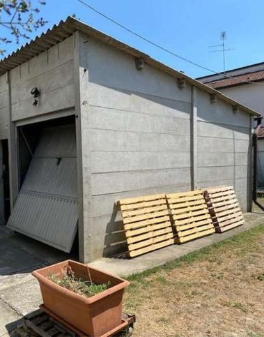 Garage/posto auto in residenziale in Via Francesco Taroni