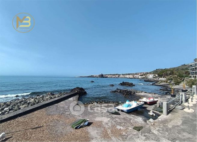 Appartamento in residenziale in Lungomare Dei Ciclopi 105