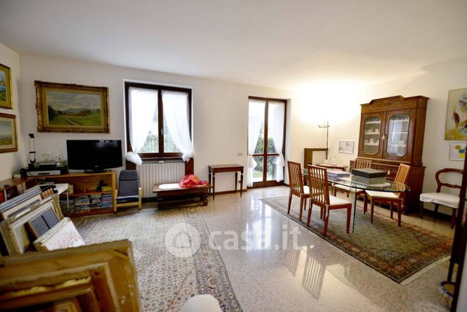 Casa bi/trifamiliare in residenziale in Via Vittorio Alfieri 17