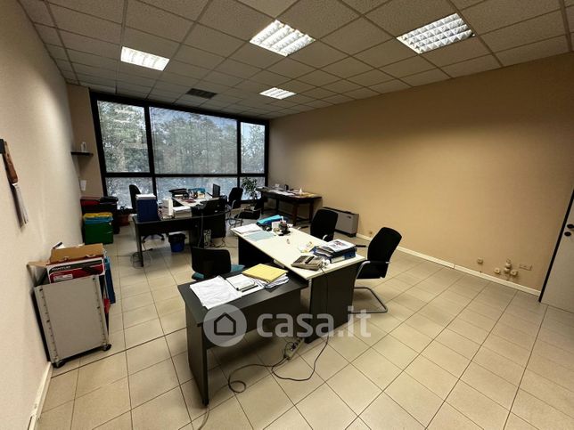 Ufficio in commerciale in Via Regina Pacis 96