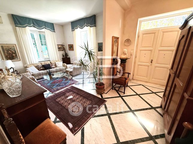 Casa bi/trifamiliare in residenziale in Via Carriona