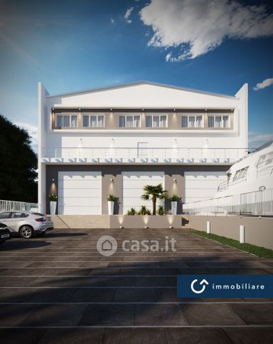 Capannone in commerciale in Largo Porta Utzeri 43
