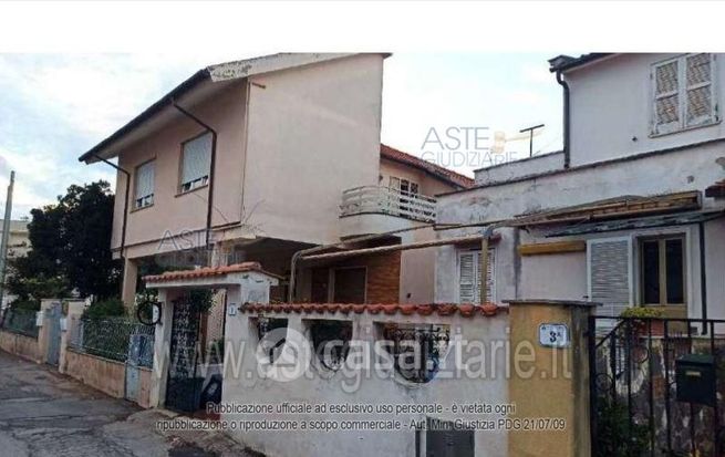 Villetta a schiera in residenziale in Via Falzarego 3