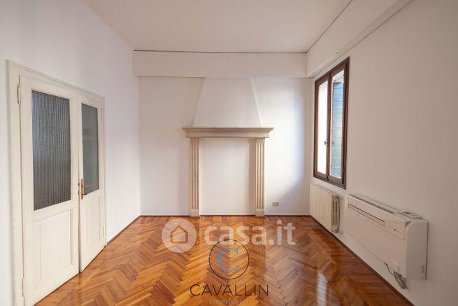 Ufficio in commerciale in Corso Mazzini Giuseppe 99
