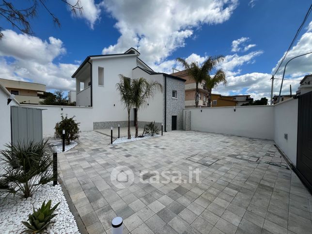 Casa bi/trifamiliare in residenziale in Viale Viareggio