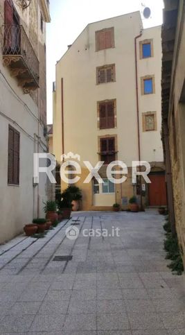 Ufficio in commerciale in Via Castagna