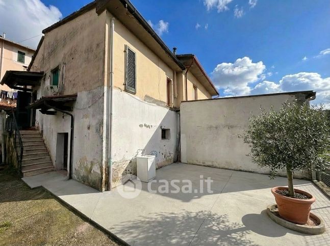 Casa indipendente in residenziale in Via Tosco Romagnola Est