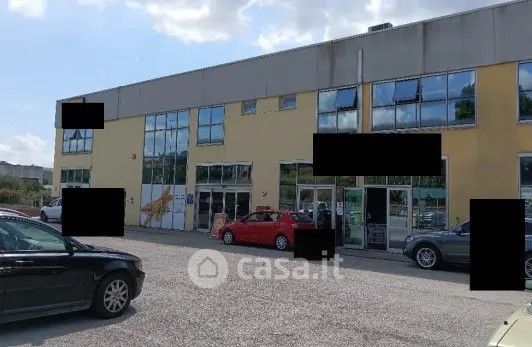 Ufficio in commerciale in Via Ferrante Ferranti