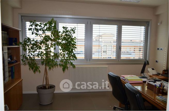 Ufficio in commerciale in 