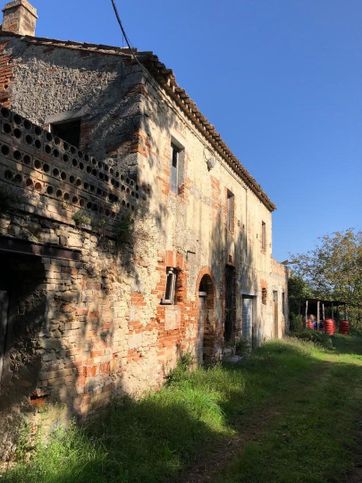 Rustico/casale in residenziale in Strada Senza Nome