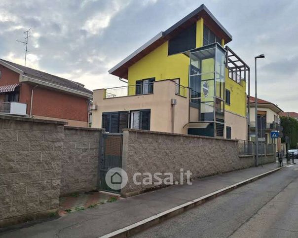 Villa in residenziale in Via Fratelli Bandiera 1