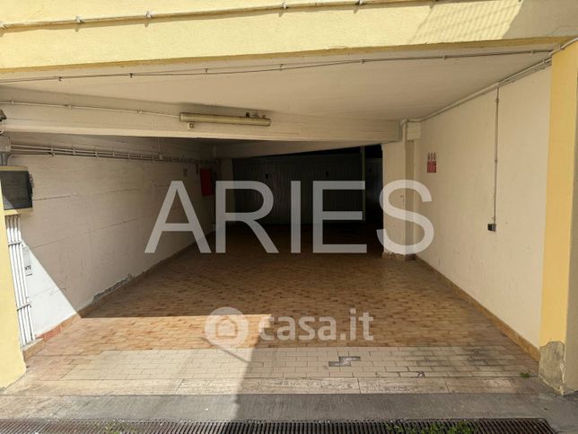 Garage/posto auto in residenziale in Via di Casal Palocco