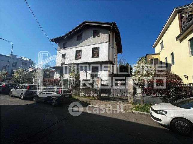 Villa in residenziale in Via delle Rose 5