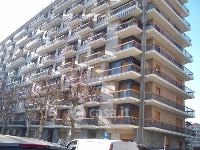 Box/posto auto in residenziale in Corso Antony 27