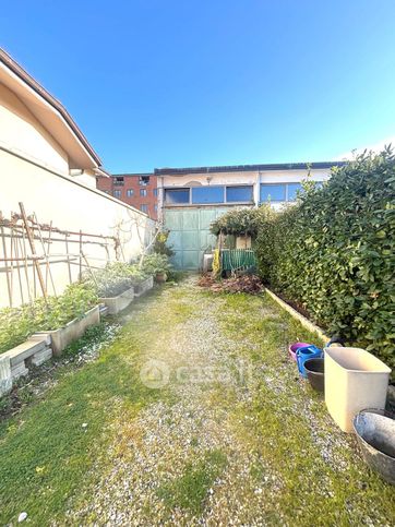 Capannone in commerciale in Via Giovanni March