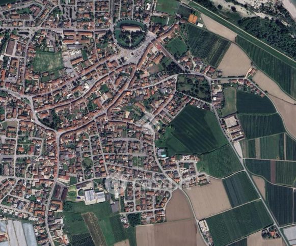 Terreno edificabile in residenziale in Via Sacco 7