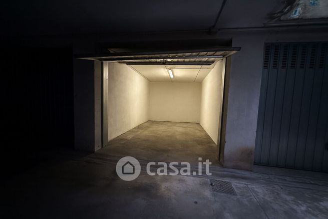 Box/posto auto in residenziale in Via della Vetreria