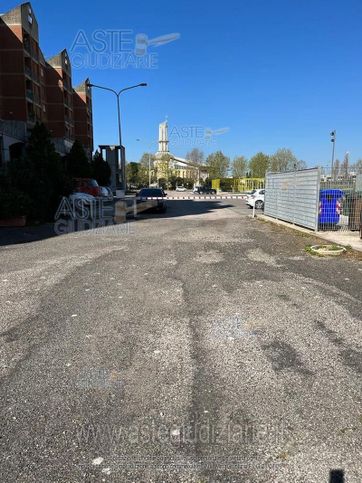 Garage/posto auto in residenziale in Piazza Comunità Europea