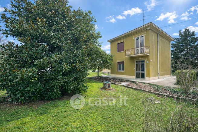 Casa indipendente in residenziale in 