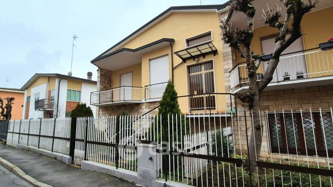 Villa in residenziale in Via degli Aceri 9