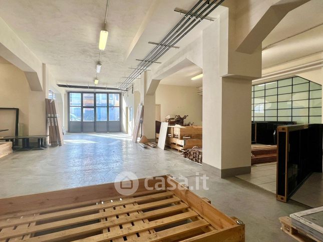 Negozio/locale commerciale in commerciale in Via Maurizio Muller 20