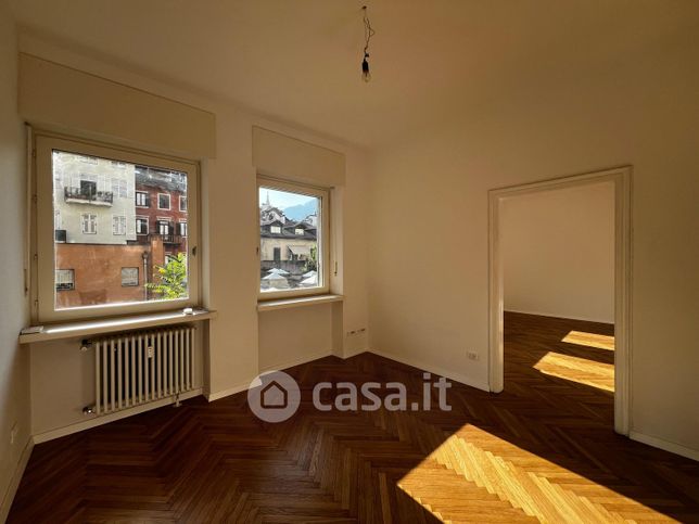 Ufficio in commerciale in Galleria Sernesi