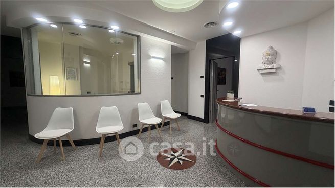 Ufficio in commerciale in 