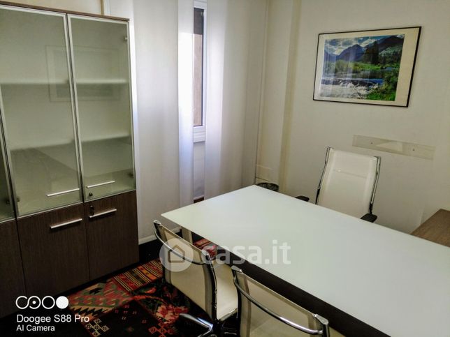 Ufficio in commerciale in Piazza IV Novembre 4