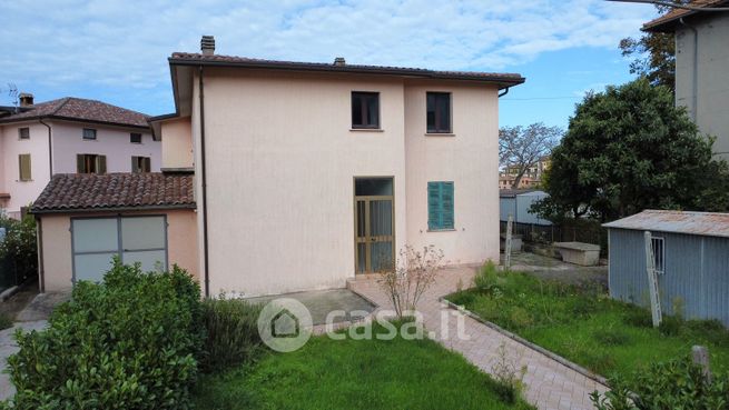 Casa indipendente in residenziale in Via Nino Bixio 8