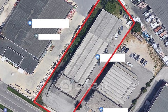 Capannone in commerciale in Via dell'Industria