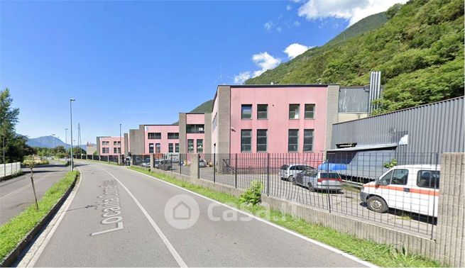 Capannone in commerciale in
