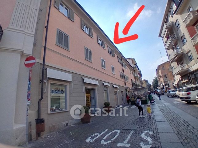 Ufficio in commerciale in Via Fratelli Piol 52