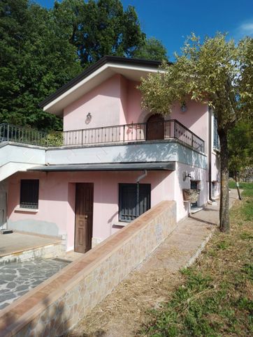 Casa indipendente in residenziale in Contrada usciano 1