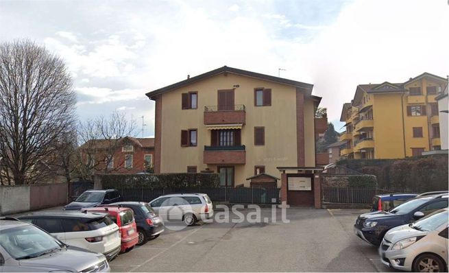 Appartamento in residenziale in Via C. Menotti 11