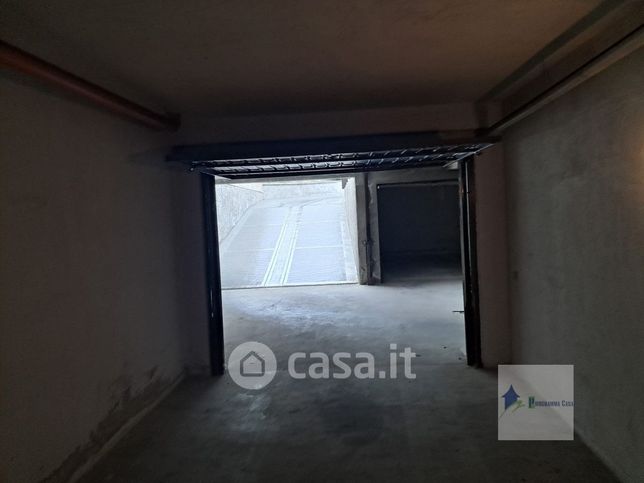Box/posto auto in residenziale in Via Milano