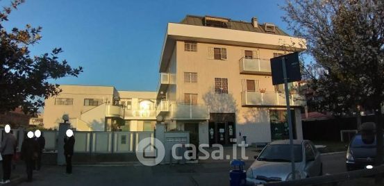 Ufficio in commerciale in Via Rodolfo Morandi 25