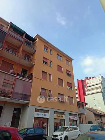 Attivitã /licenza (con o senza mura) in commerciale in Via Giovanni Boccaccio 165