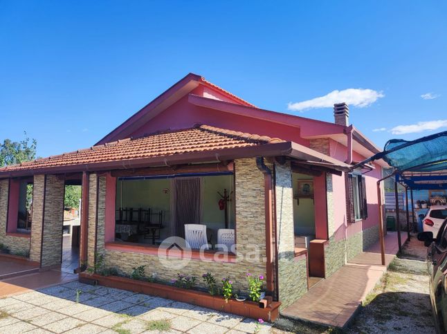 Villa in residenziale in Via Bettino Craxi 66