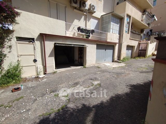Box/posto auto in residenziale in Via Bologna