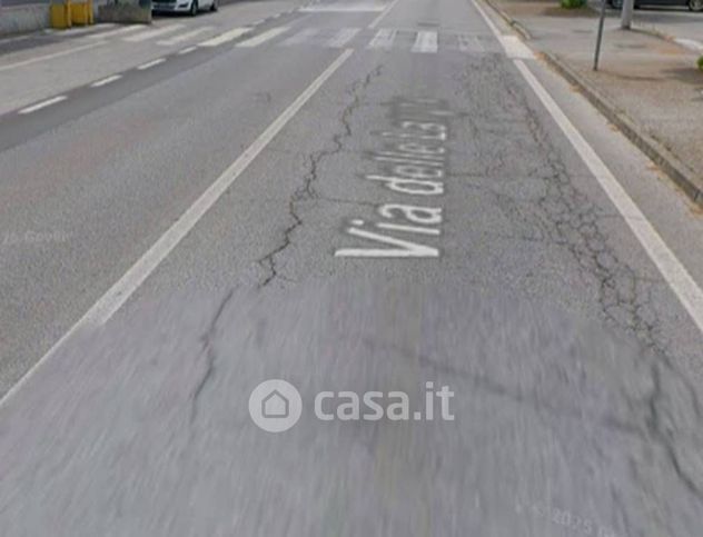 Capannone in commerciale in Via delle Langhe