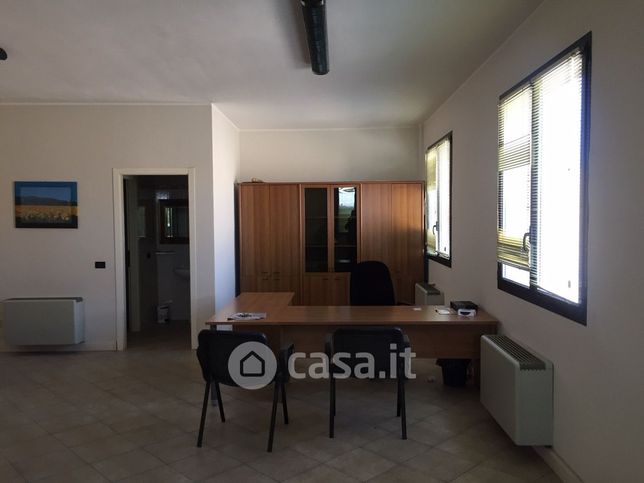 Ufficio in commerciale in Circonvallazione Nordest