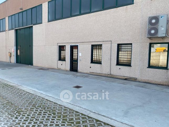 Capannone in commerciale in Strada Regionale Padana Superiore
