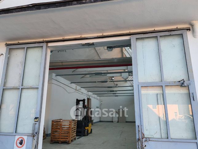 Capannone in commerciale in Via Lucchina 6