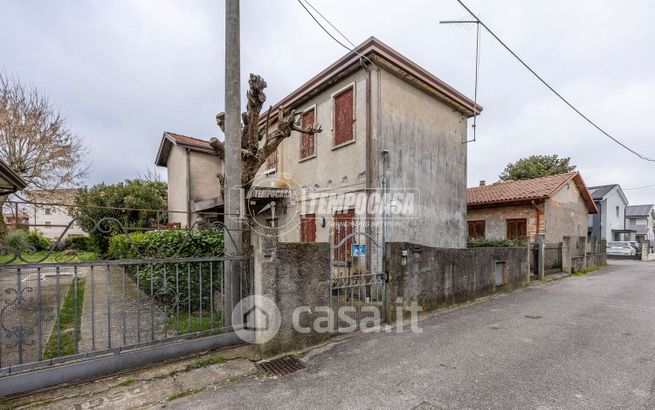 Casa indipendente in residenziale in 