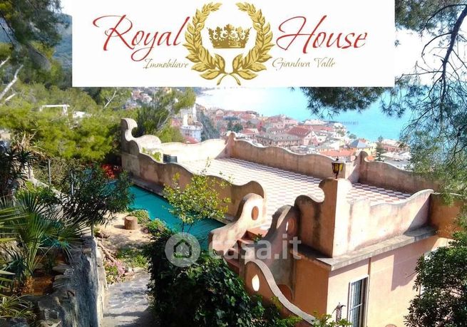 Villa in residenziale in Via delle Ginestre 7